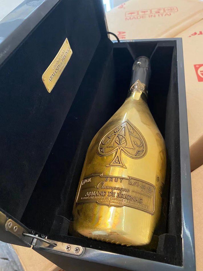 一瓶喝起来很香槟的香槟 Armand De Brignac Ace Of Spades Brut Gold Champagne 悠酒世界