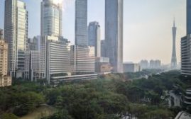 广州君悦房间窗外的花城广场和广州塔