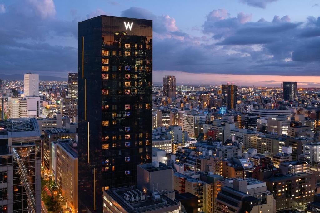 W大阪酒店大楼暮色